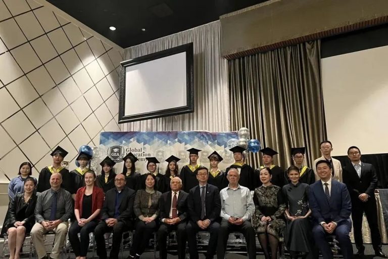 @2023届环球国际高中学子，祝你们毕业快乐！前程似锦！